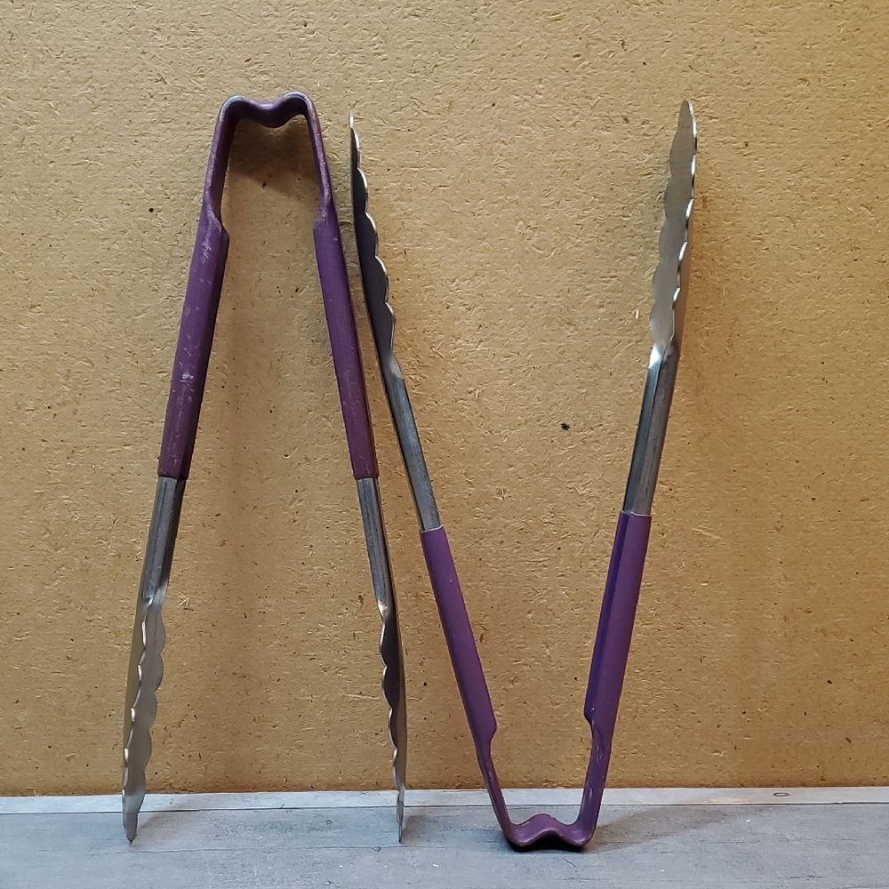 Vollrath Jacob's Pride 9 1/2" Stainless Steel Scalloped Tongs  4780980  Sed of 2